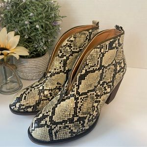 Snake Skin Zippered Booties by Mata Sz 10
